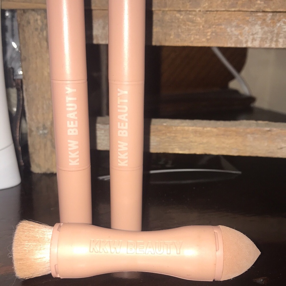 KKW Beauty Contour kit in shade MEDIUM!!!